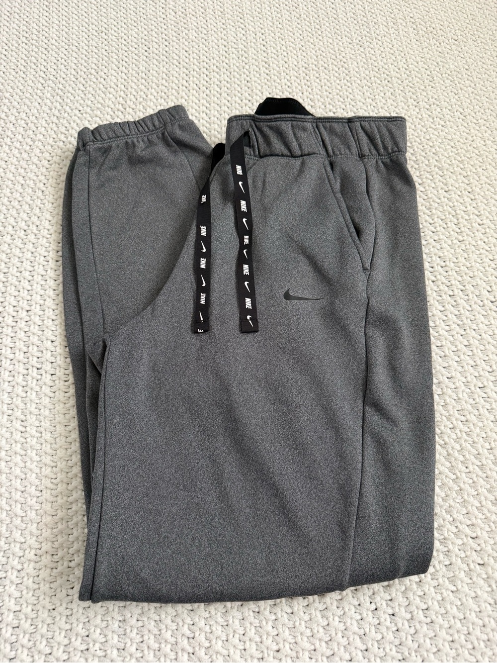 Nike Women’s Therma Fleece Tapered Pants (BV4946) Dark Gray Size Small